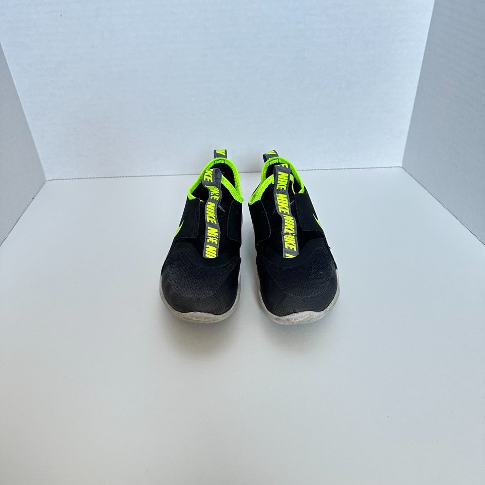 Nike Flexrunner tennis shoes AT4663-019  size 13c